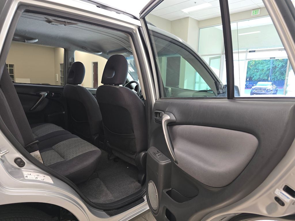 Thumbnail: 2005 Toyota RAV4 - 28