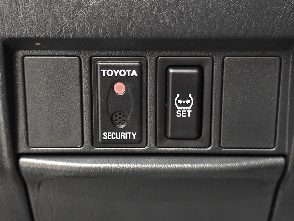 Thumbnail: 2005 Toyota RAV4 - 22