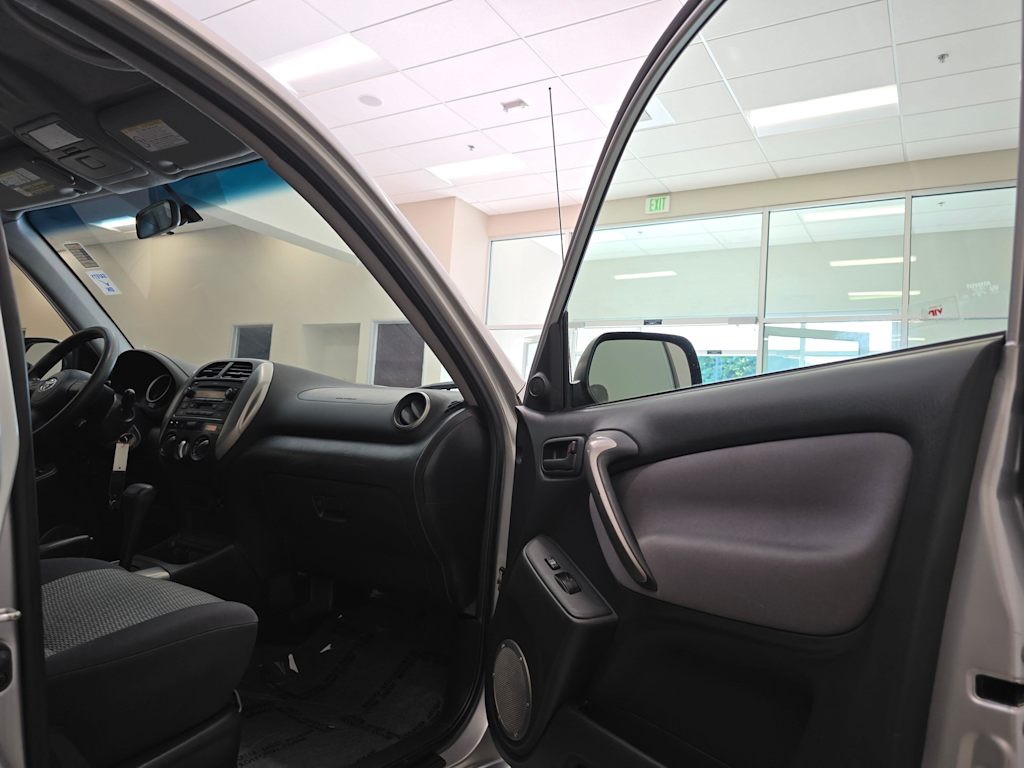Thumbnail: 2005 Toyota RAV4 - 30
