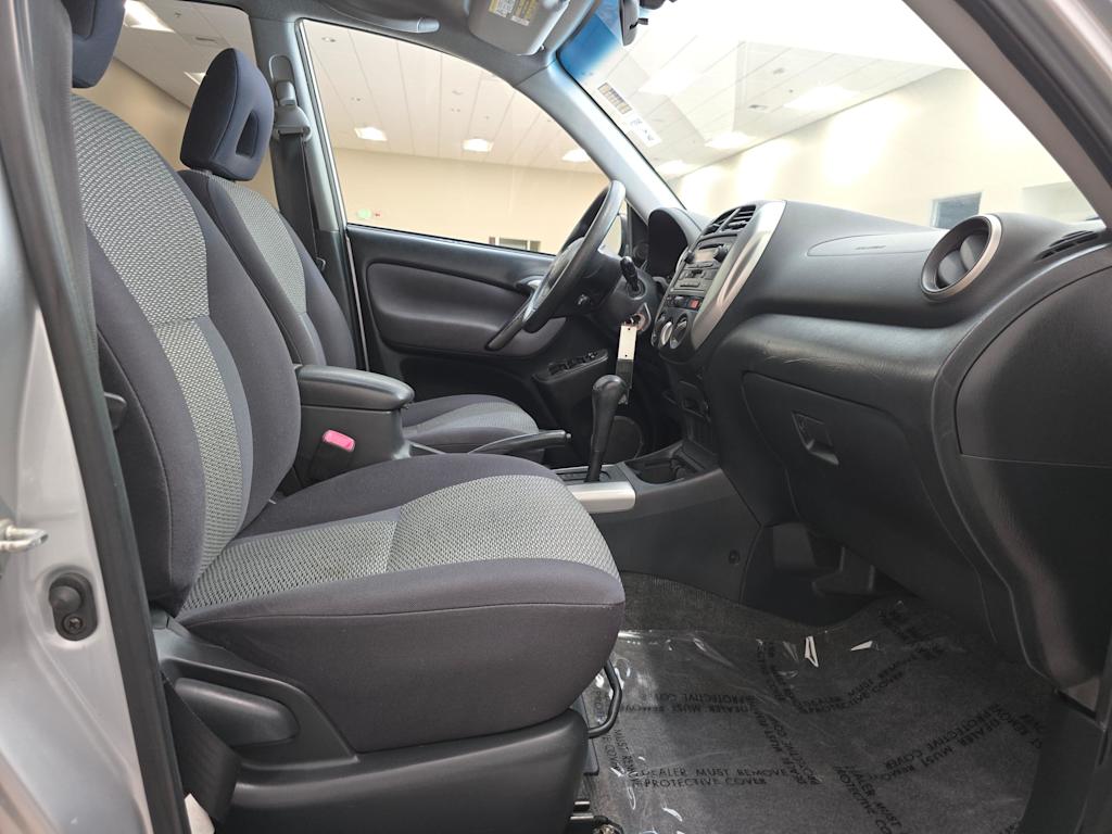 Thumbnail: 2005 Toyota RAV4 - 29
