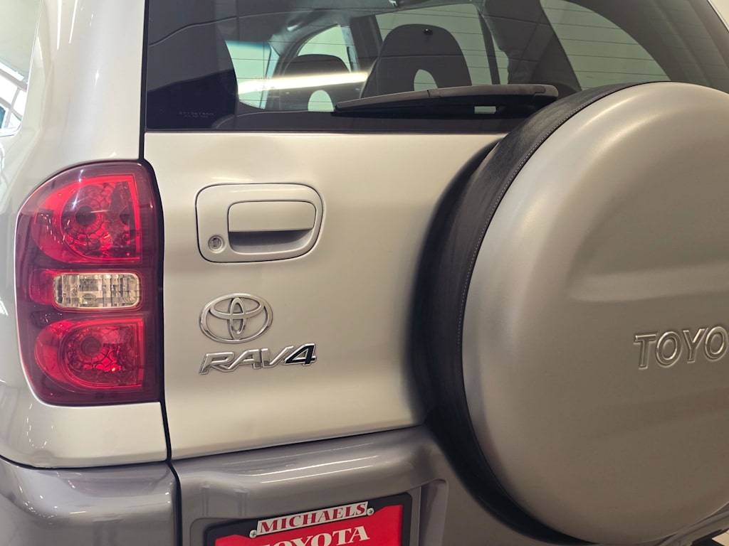 Thumbnail: 2005 Toyota RAV4 - 21