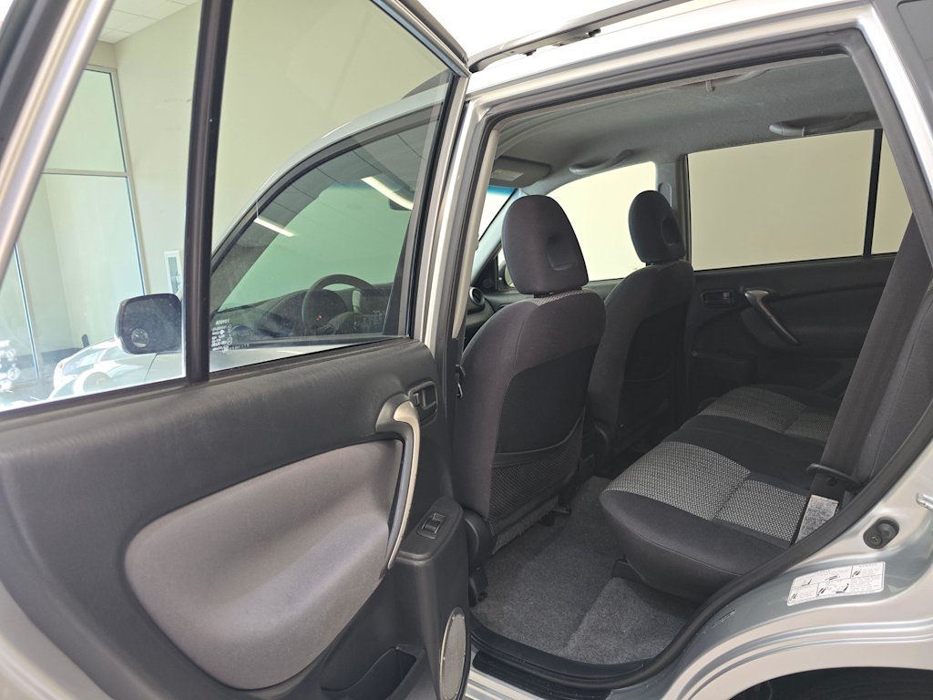 Thumbnail: 2005 Toyota RAV4 - 26