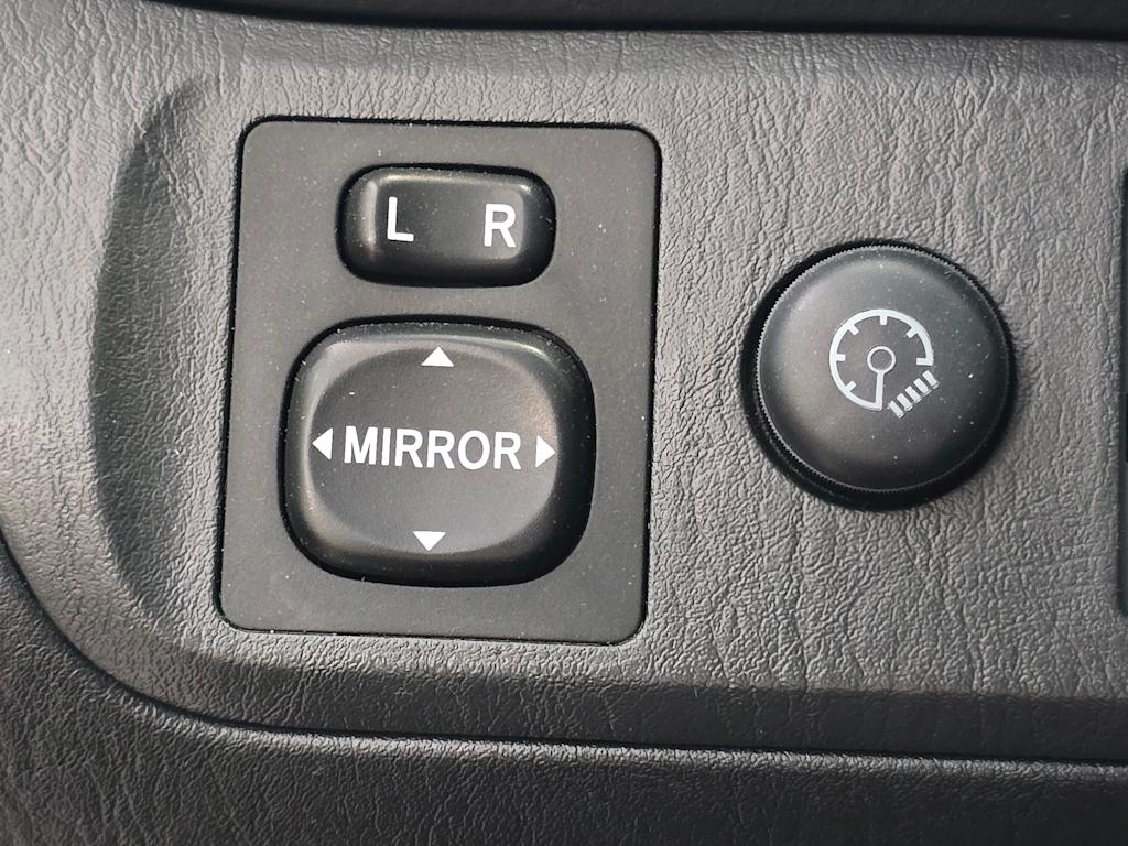 Thumbnail: 2005 Toyota RAV4 - 23