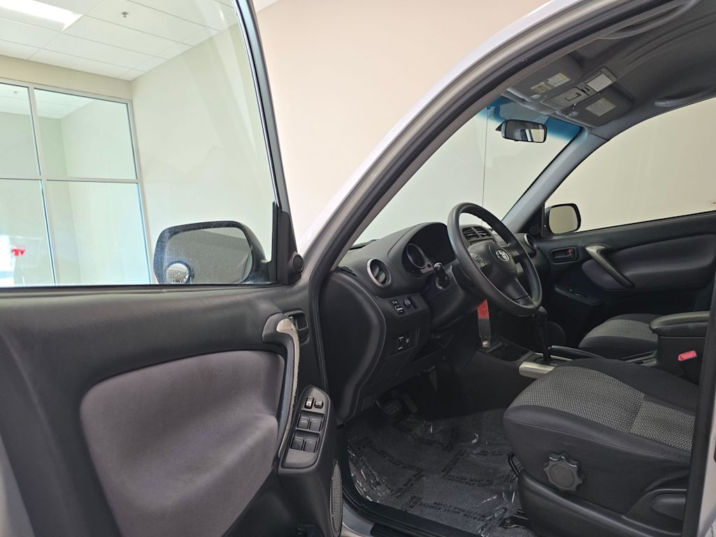 Thumbnail: 2005 Toyota RAV4 - 11