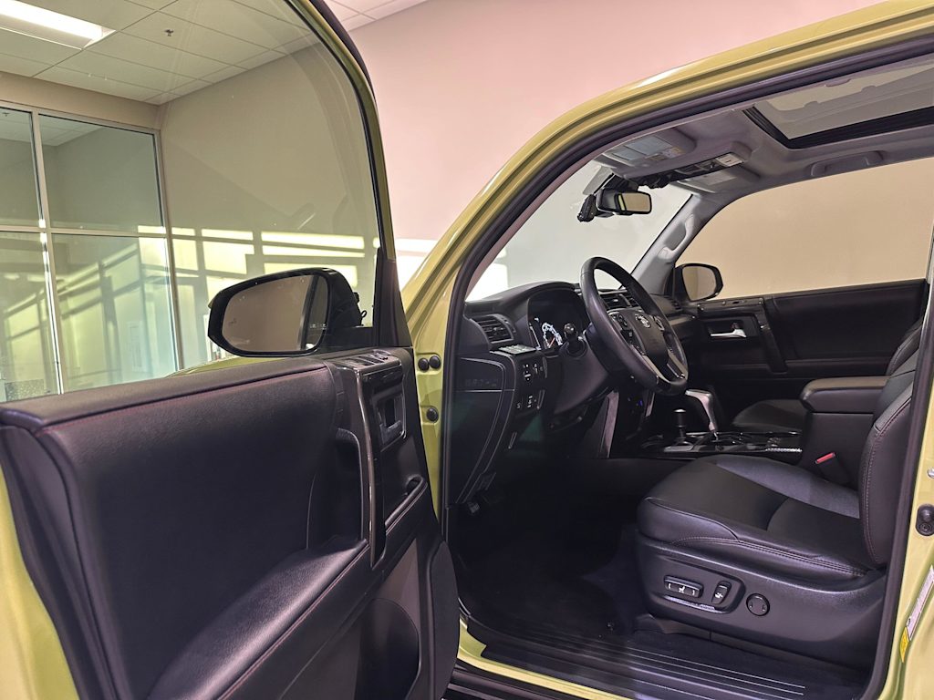 Thumbnail: 2022 Toyota 4Runner - 15