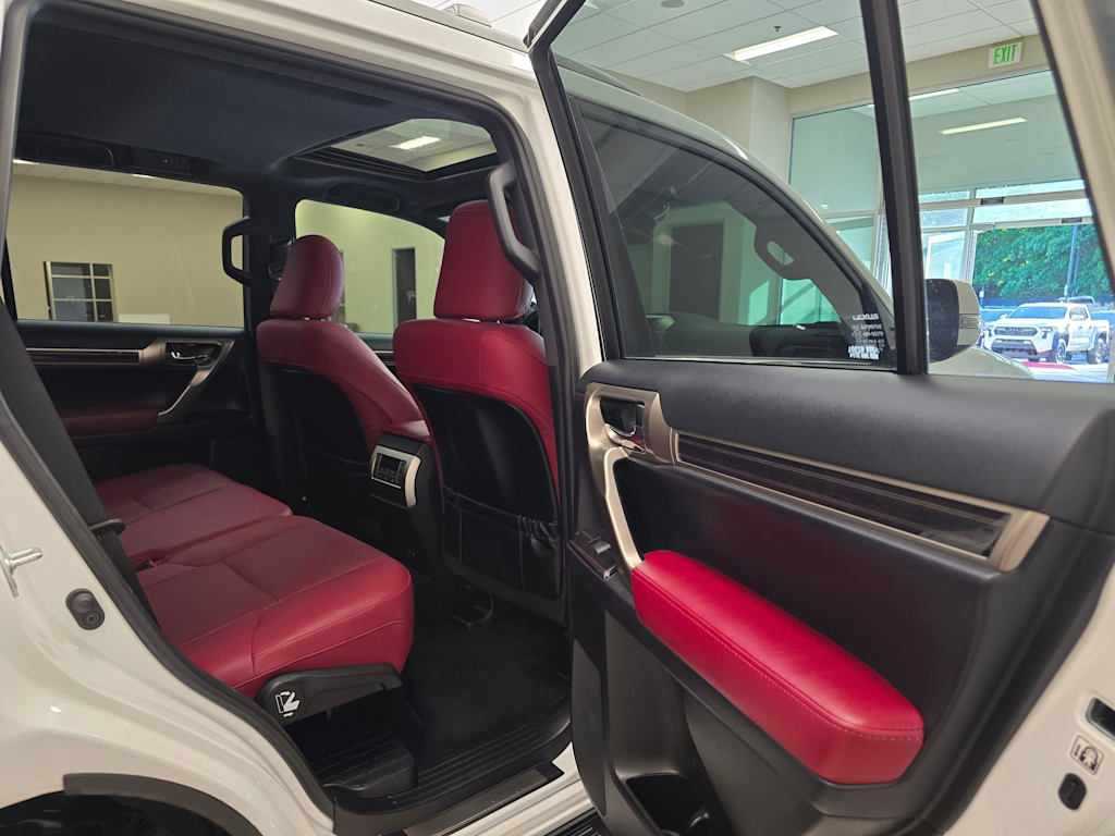 Thumbnail: 2021 Lexus GX - 32