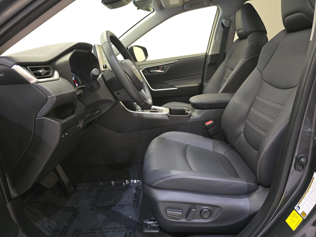 Thumbnail: 2025 Toyota RAV4 - 11