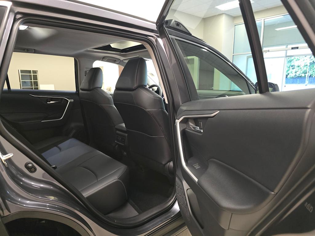 Thumbnail: 2025 Toyota RAV4 - 31