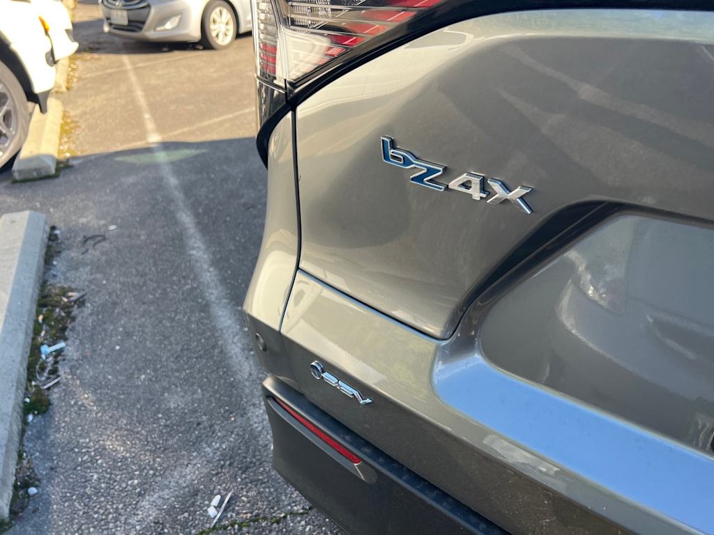 Thumbnail: 2024 Toyota bZ4X - 8