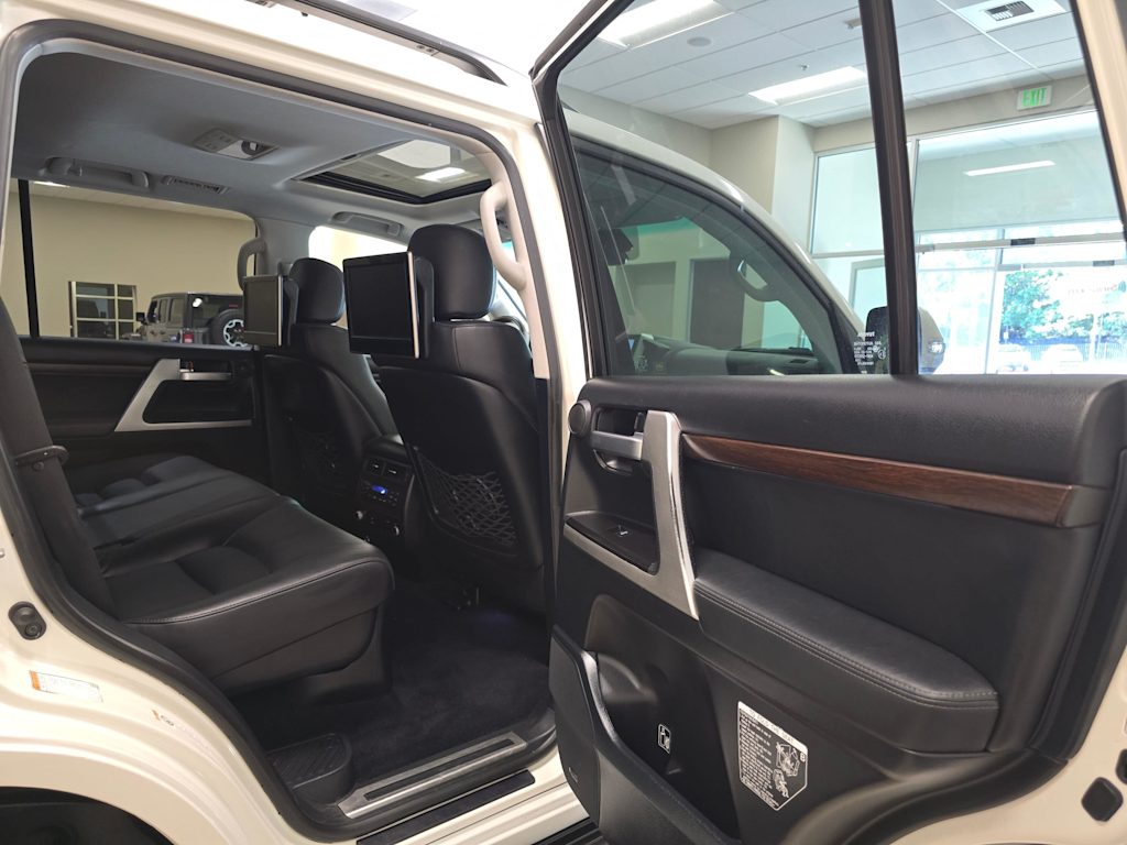 Thumbnail: 2017 Toyota Land Cruiser - 34