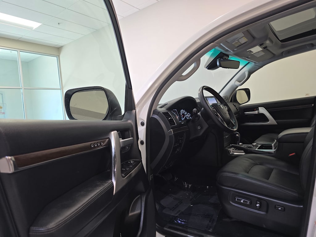 Thumbnail: 2017 Toyota Land Cruiser - 14