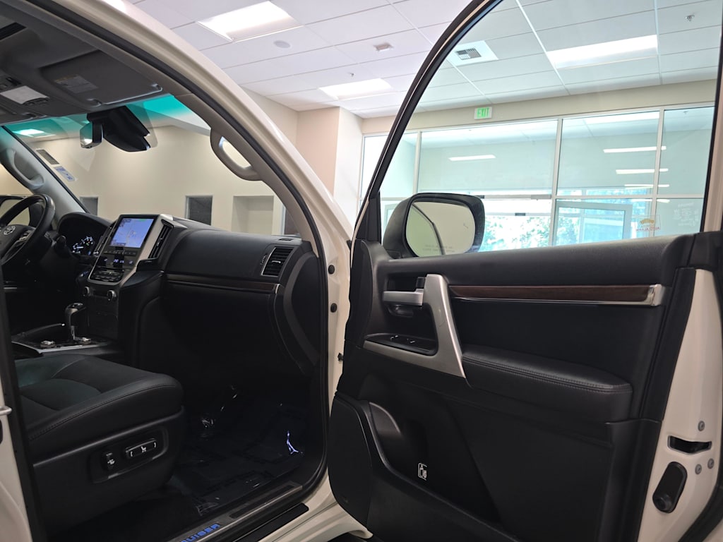 Thumbnail: 2017 Toyota Land Cruiser - 35