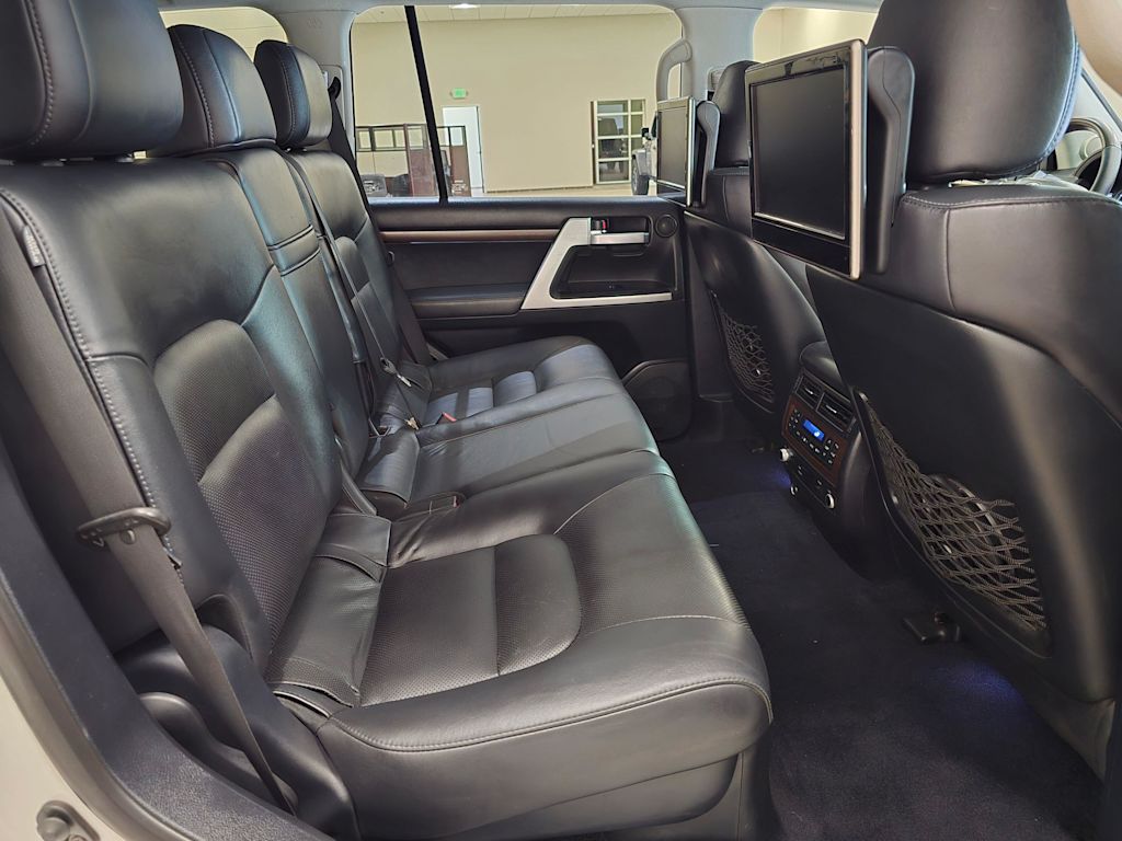 Thumbnail: 2017 Toyota Land Cruiser - 33