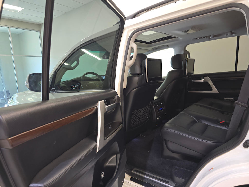 Thumbnail: 2017 Toyota Land Cruiser - 30
