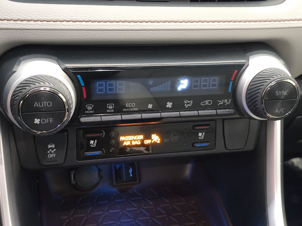 Thumbnail: 2022 Toyota RAV4 - 24