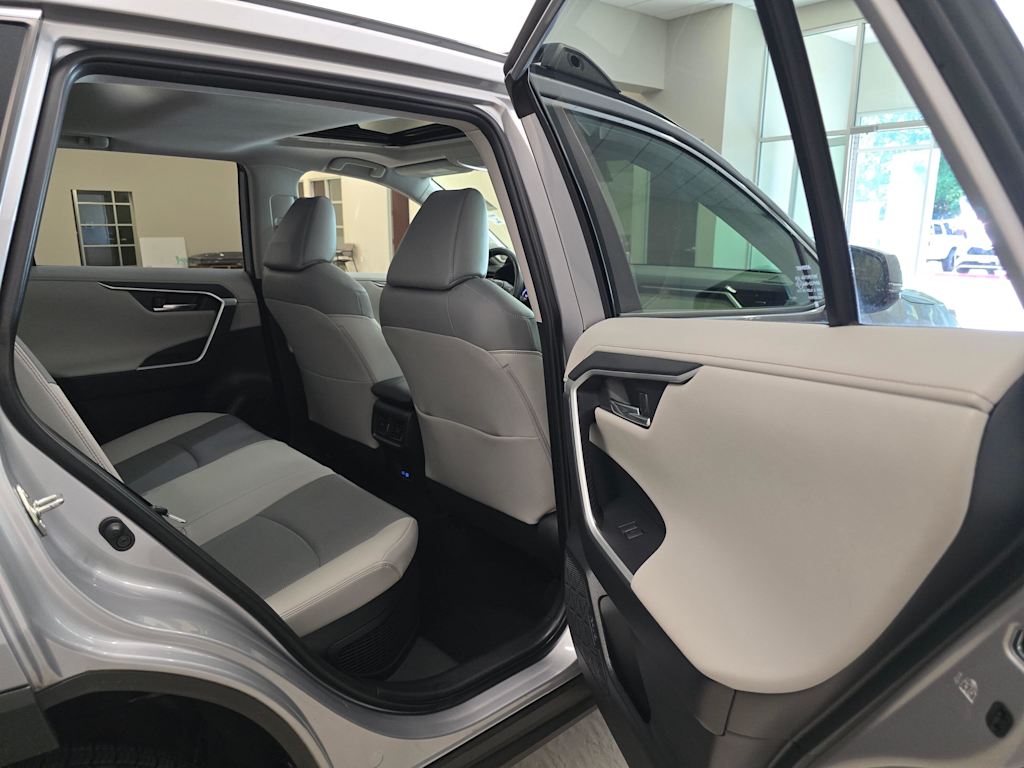 Thumbnail: 2022 Toyota RAV4 - 31