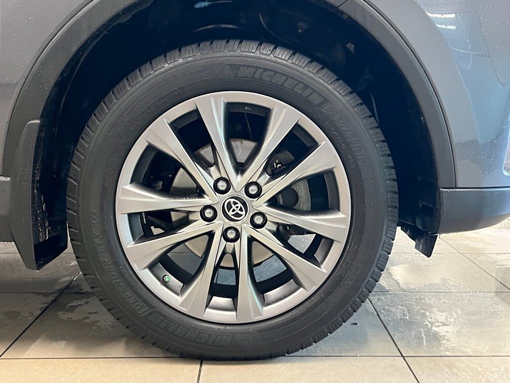 Thumbnail: 2017 Toyota RAV4 - 8