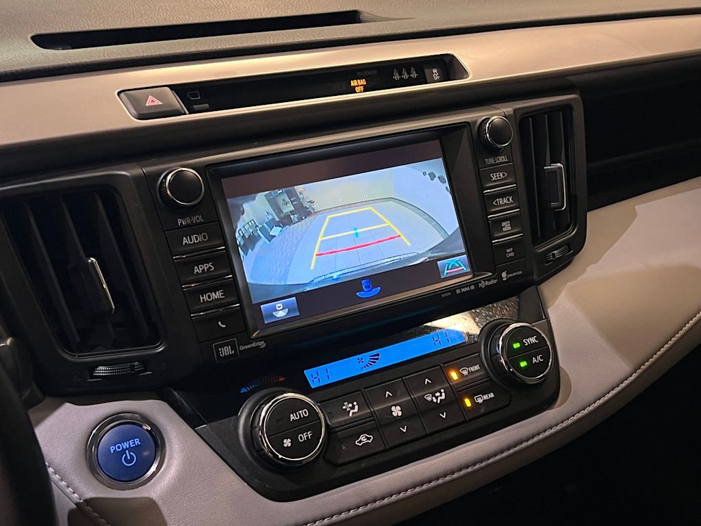 Thumbnail: 2017 Toyota RAV4 - 28