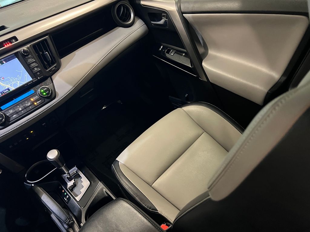 Thumbnail: 2017 Toyota RAV4 - 11