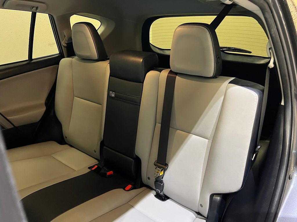 Thumbnail: 2017 Toyota RAV4 - 21