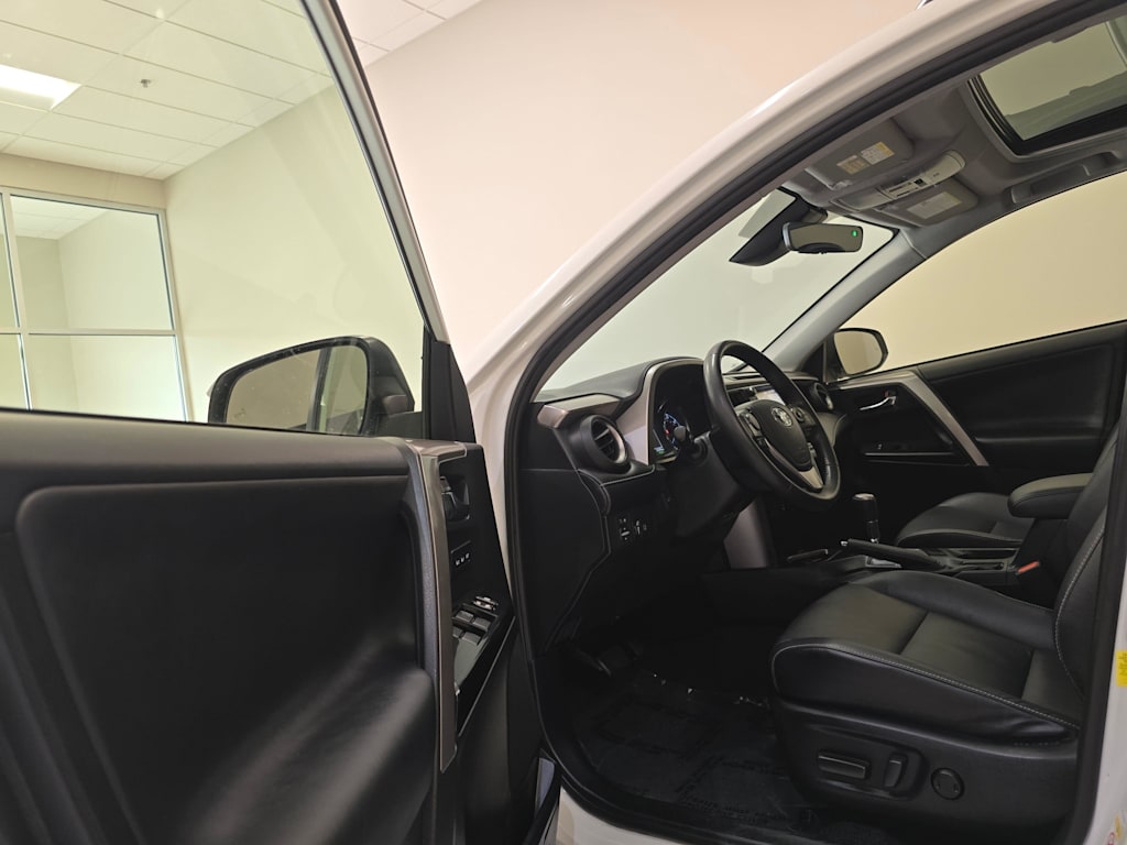 Thumbnail: 2018 Toyota RAV4 - 26