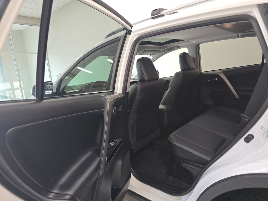 Thumbnail: 2018 Toyota RAV4 - 27