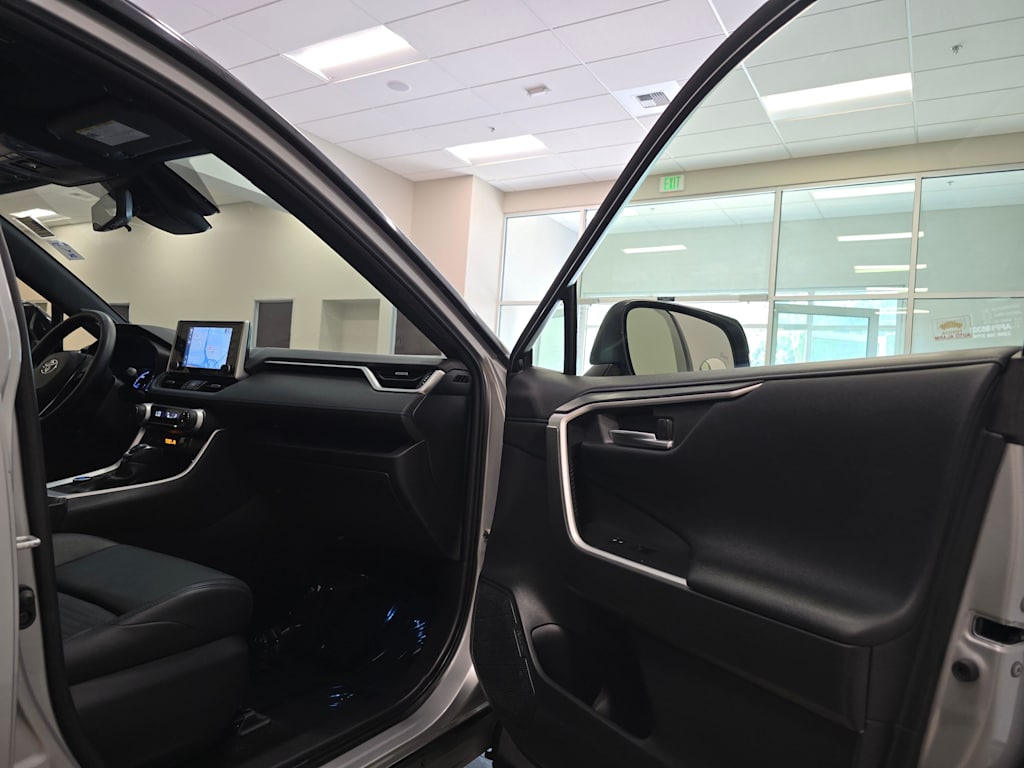 Thumbnail: 2021 Toyota RAV4 - 32