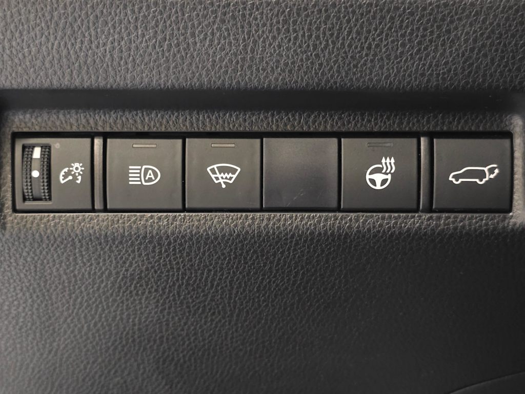 Thumbnail: 2021 Toyota RAV4 - 25