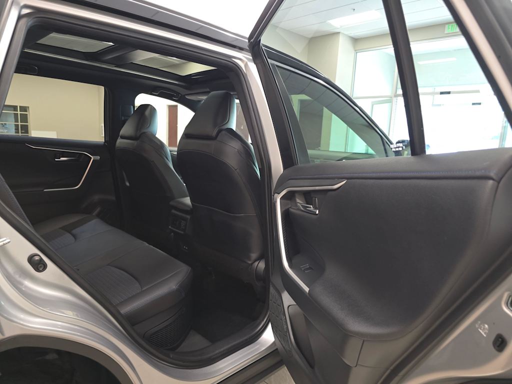 Thumbnail: 2021 Toyota RAV4 - 31