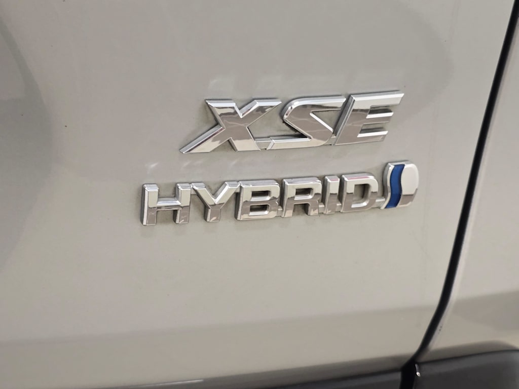 Thumbnail: 2021 Toyota RAV4 - 7