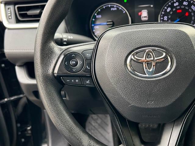 2019 Toyota RAV4 LE 26