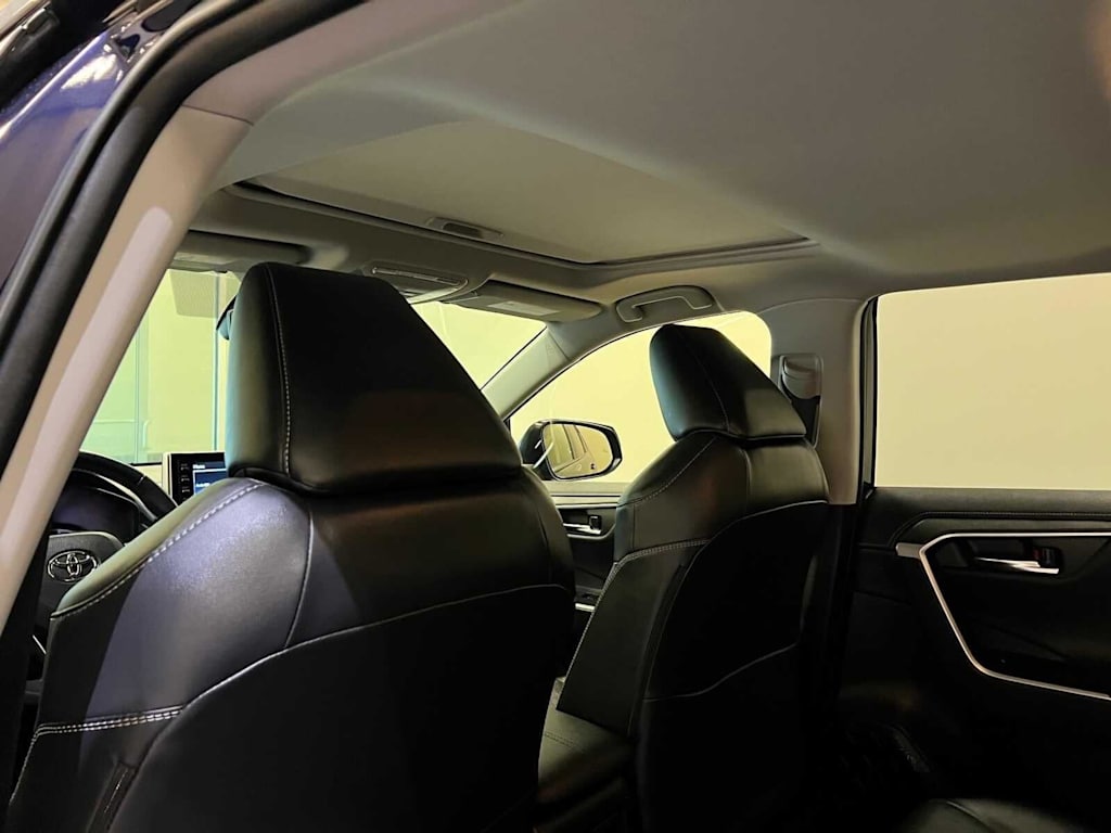 Thumbnail: 2021 Toyota RAV4 - 11