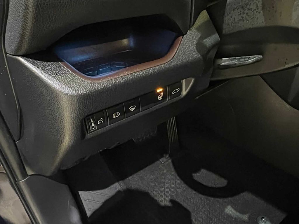 Thumbnail: 2021 Toyota RAV4 - 22