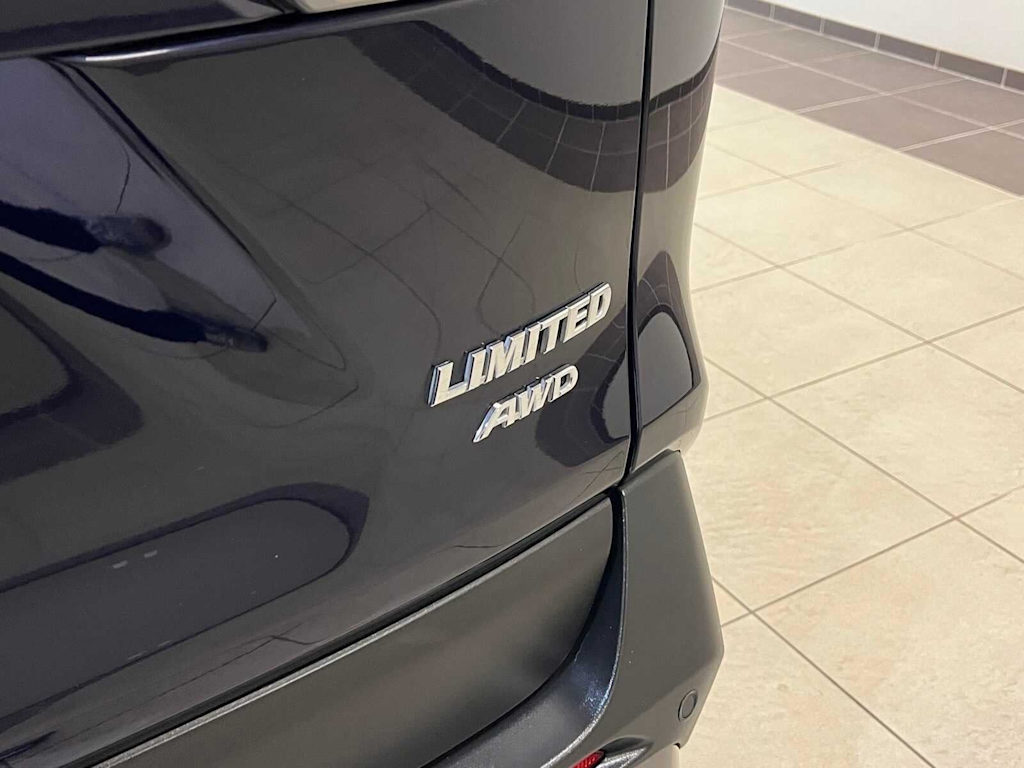 Thumbnail: 2021 Toyota RAV4 - 7