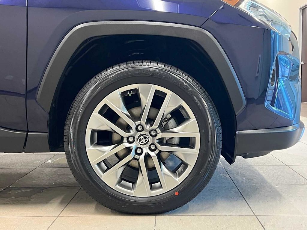 Thumbnail: 2021 Toyota RAV4 - 8