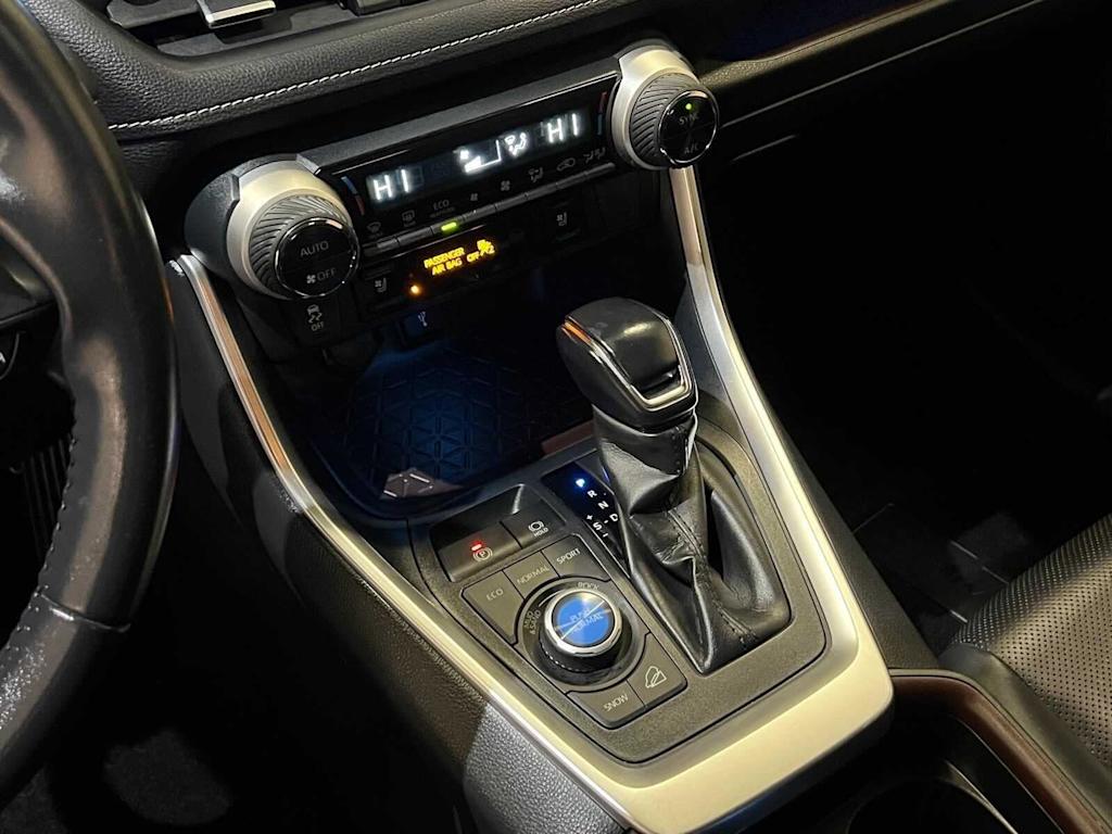 Thumbnail: 2021 Toyota RAV4 - 17