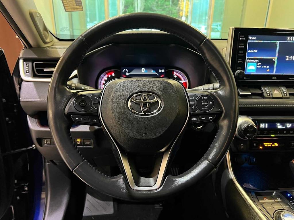 Thumbnail: 2021 Toyota RAV4 - 15