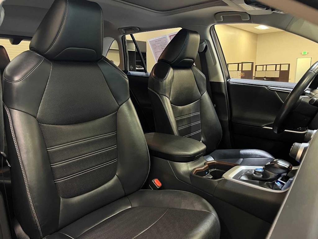 Thumbnail: 2021 Toyota RAV4 - 12