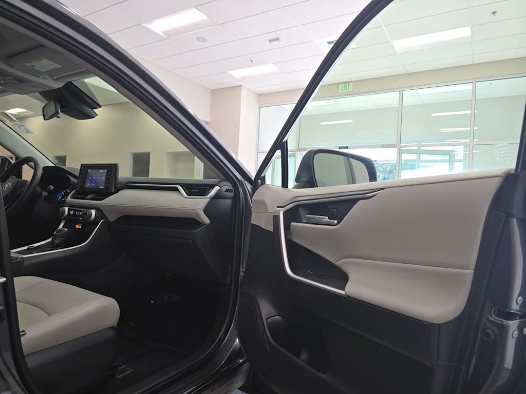 Thumbnail: 2019 Toyota RAV4 - 32