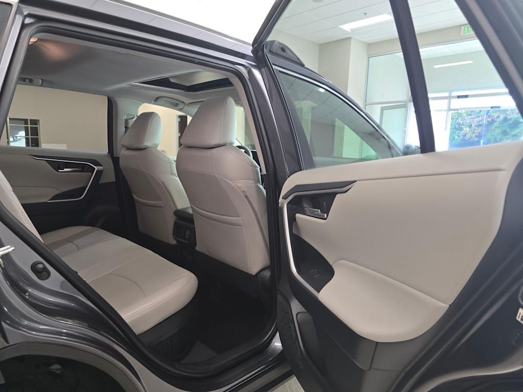 Thumbnail: 2019 Toyota RAV4 - 31