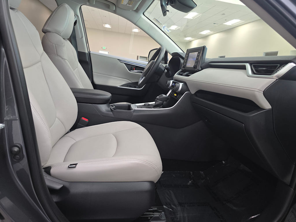 Thumbnail: 2019 Toyota RAV4 - 12