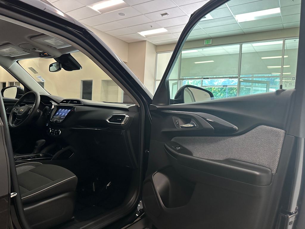 Thumbnail: 2023 Chevrolet TrailBlazer - 31
