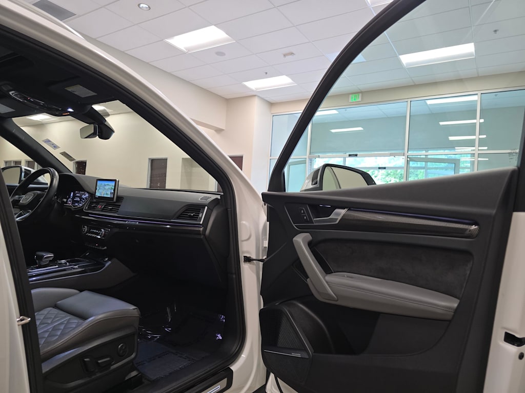 Thumbnail: 2018 Audi SQ5 - 32