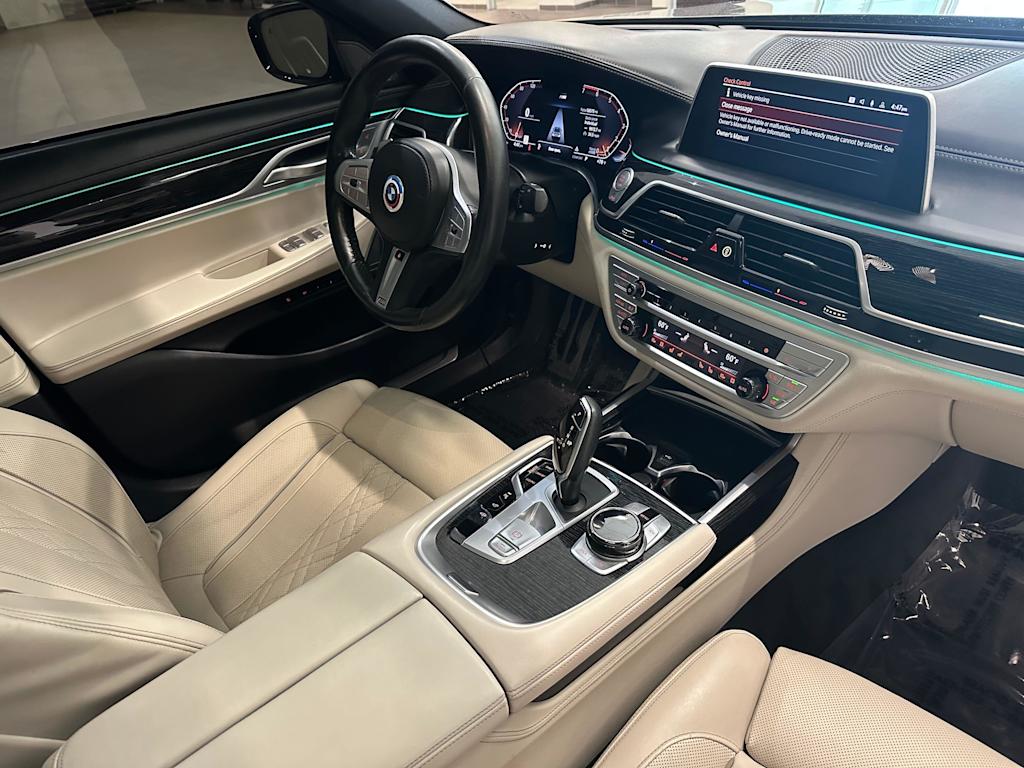 Thumbnail: 2021 BMW 7 Series - 32