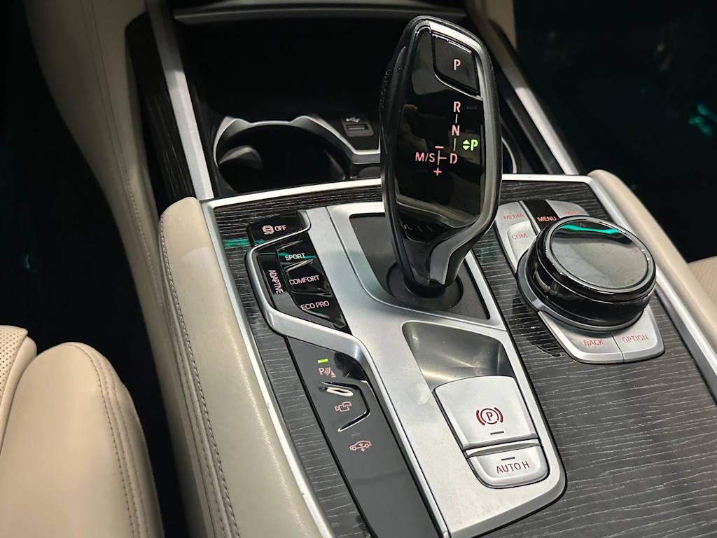 Thumbnail: 2021 BMW 7 Series - 25
