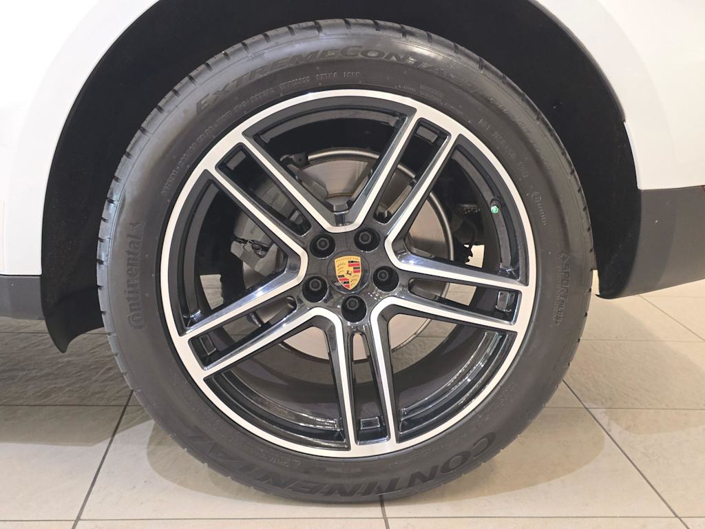 Thumbnail: 2019 Porsche Macan - 8