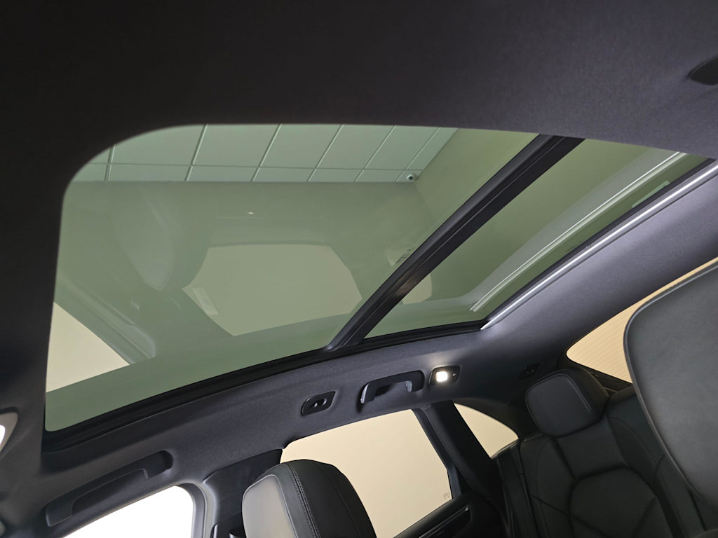 Thumbnail: 2019 Porsche Macan - 28