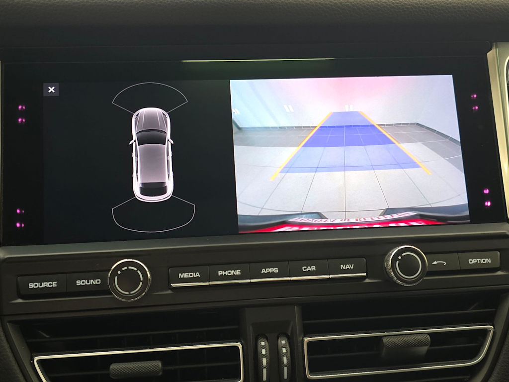 Thumbnail: 2019 Porsche Macan - 16