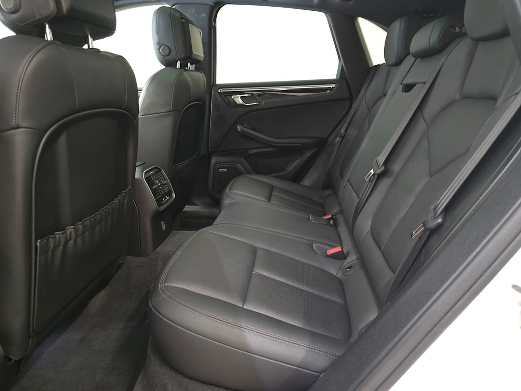 Thumbnail: 2019 Porsche Macan - 13