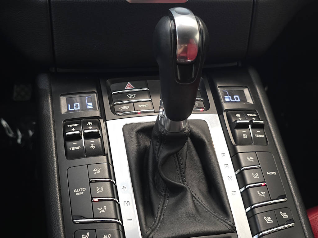 Thumbnail: 2015 Porsche Macan - 17